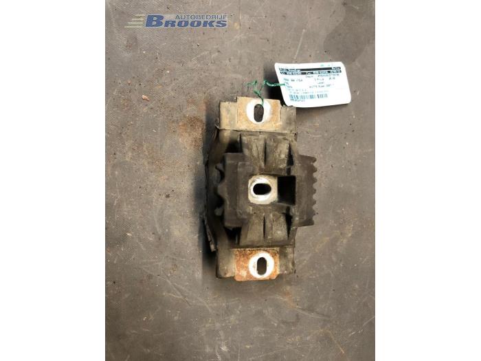 Gebruikte Versnellingsbak Steun Ford Fiesta 5 (JD/JH) 1.4 TDCi Prijs € 15,00 Margeregeling aangeboden door Autobedrijf Brooks