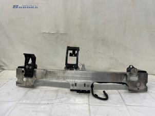 Gebruikte Bumperframe voor Peugeot 2008 (UD/UK/UR/US/UX) e-2008 50 kWh Prijs € 170,00 Margeregeling aangeboden door Autobedrijf Brooks