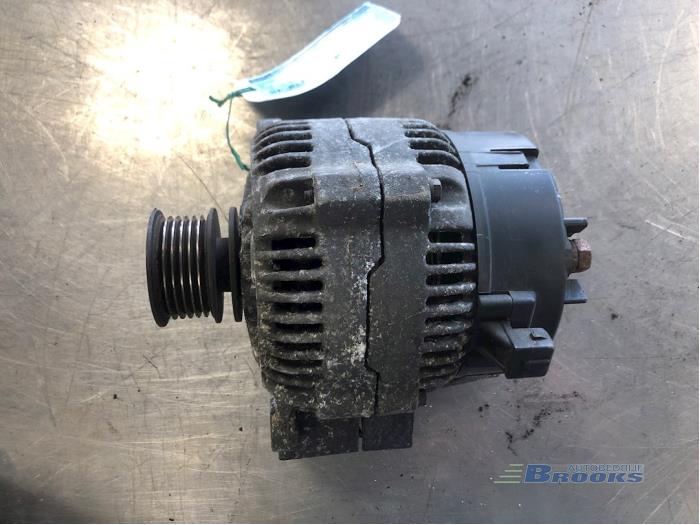 Gebruikte Alternator Volkswagen Polo III Classic (6KV2) 1.6i 75 Prijs € 15,00 Margeregeling aangeboden door Autobedrijf Brooks