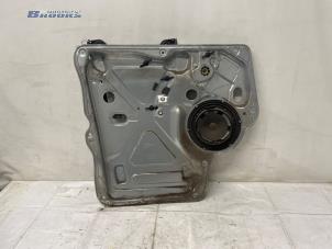 Gebruikte Ruitmechaniek 2Deurs links-voor Volkswagen Transporter T5 2.5 TDi 4Motion Prijs € 35,00 Margeregeling aangeboden door Autobedrijf Brooks