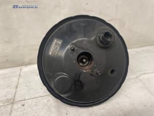 Gebruikte Rembekrachtiger Volkswagen Transporter T5 2.5 TDi 4Motion Prijs € 40,00 Margeregeling aangeboden door Autobedrijf Brooks