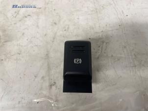 Gebruikte Handrem schakelaar Landrover Discovery III (LAA/TAA) 2.7 TD V6 Prijs € 20,00 Margeregeling aangeboden door Autobedrijf Brooks