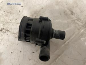 Gebruikte Extra waterpomp Volkswagen Crafter 2.0 BiTDI Prijs € 10,00 Margeregeling aangeboden door Autobedrijf Brooks