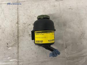 Gebruikte Servo Oliereservoir Volkswagen Crafter 2.0 BiTDI Prijs € 15,00 Margeregeling aangeboden door Autobedrijf Brooks