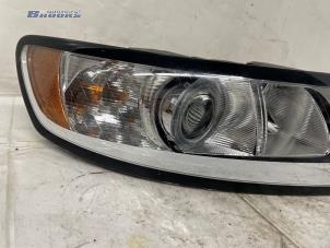 Gebruikte Koplamp rechts Volvo V50 (MW) 1.6 16V Prijs € 90,00 Margeregeling aangeboden door Autobedrijf Brooks