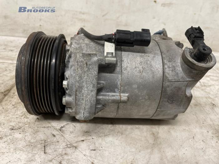 Aircopomp van een Ford Grand C-Max (DXA) 1.0 Ti-VCT EcoBoost 12V 125 2015