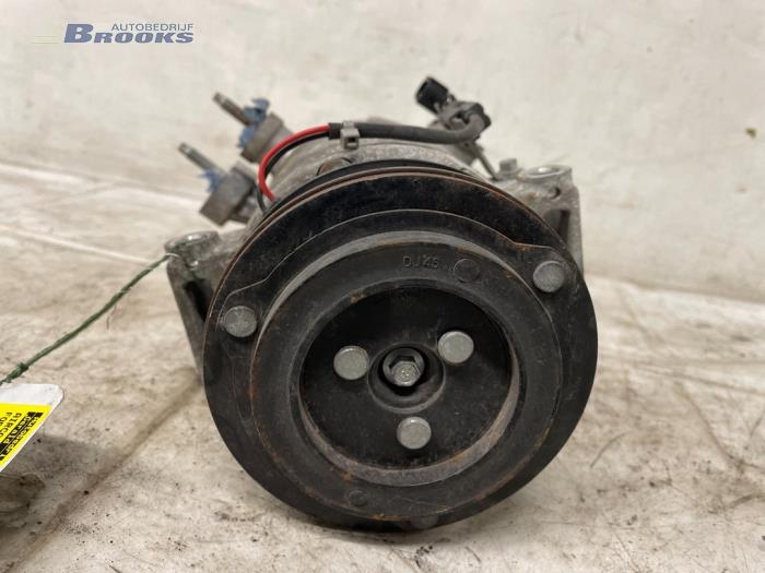 Aircopomp van een Ford Grand C-Max (DXA) 1.0 Ti-VCT EcoBoost 12V 125 2015