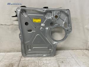 Gebruikte Ruitmechaniek 2Deurs links-voor Volkswagen Transporter/Caravelle T5 1.9 TDi Prijs € 35,00 Margeregeling aangeboden door Autobedrijf Brooks