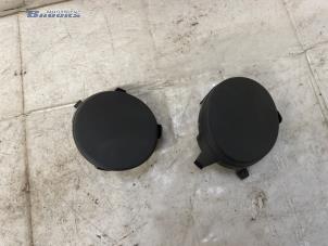 Nieuwe Afdekplaat mistlamp links Opel Vivaro A 1.9 DI Prijs € 12,10 Inclusief btw aangeboden door Autobedrijf Brooks