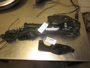 Gebruikte Scharnierset Volkswagen Eos Prijs € 62,50 Margeregeling aangeboden door Autobedrijf Brooks