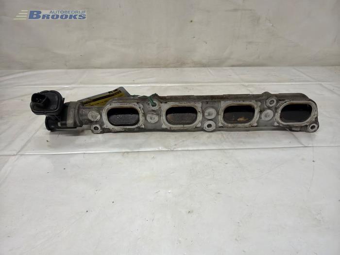 Wervelklep van een Suzuki Grand Vitara II (JT) 2.4 16V 2009