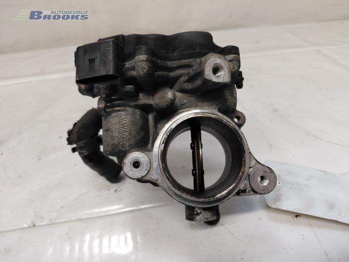 Gebruikte Gasklephuis Volkswagen Passat Variant (3G5) 1.6 TDI 16V Prijs € 25,00 Margeregeling aangeboden door Autobedrijf Brooks