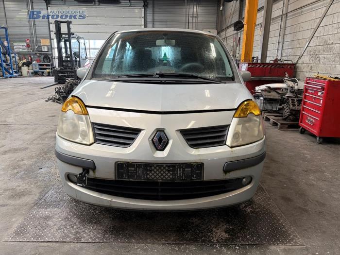 Gebruikte Brandstofpomp Elektrisch Renault Modus/Grand Modus (JP) 1.4 16V Prijs € 25,00 Margeregeling aangeboden door Autobedrijf Brooks