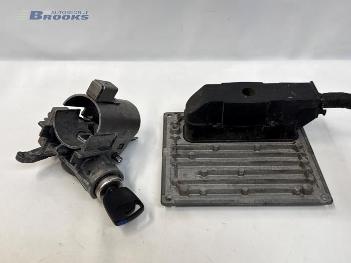 Gebruikte Kontaktslot + computer Ford Fiesta 5 (JD/JH) 1.3 Prijs € 75,00 Margeregeling aangeboden door Autobedrijf Brooks