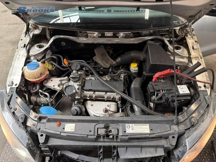 Gebruikte Radiateur Volkswagen Polo V (6R) 1.2 12V BlueMotion Technology Prijs € 20,00 Margeregeling aangeboden door Autobedrijf Brooks
