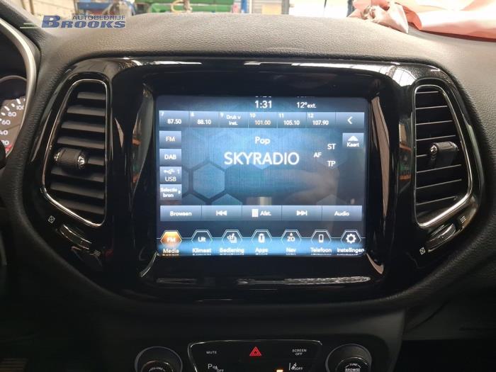 Gebruikte Display Interieur Jeep Compass II (MP) 1.4 Multi Air2 16V Prijs € 475,00 Margeregeling aangeboden door Autobedrijf Brooks