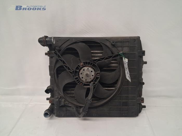 Gebruikte Radiateur Volkswagen Fox (5Z) 1.2 Prijs € 30,00 Margeregeling aangeboden door Autobedrijf Brooks