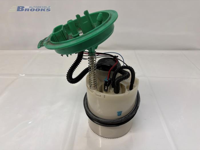 Gebruikte Tank element Pomp Volkswagen Golf VII (AUA) 2.0 GTI 16V Performance Package Prijs € 25,00 Margeregeling aangeboden door Autobedrijf Brooks