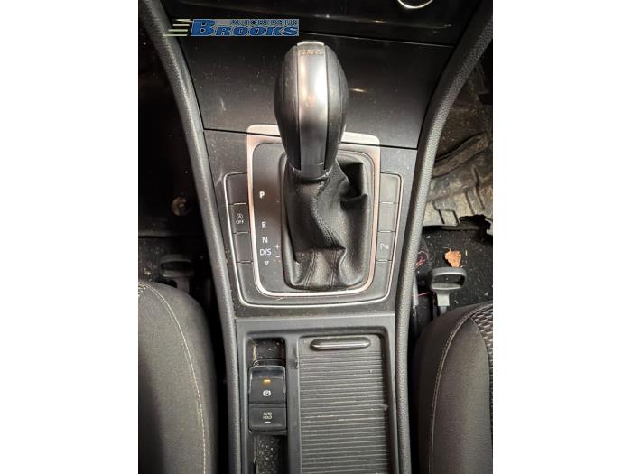 Gebruikte Versnellingspook Volkswagen Golf VII Variant (AUVV) 1.0 TSI 12V BlueMotion Technology Prijs op aanvraag aangeboden door Autobedrijf Brooks