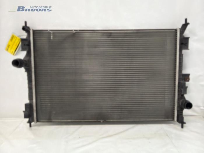 Gebruikte Radiateur Peugeot 308 SW (L4/L9/LC/LJ/LR) 1.2 12V e-THP PureTech 130 Prijs € 20,00 Margeregeling aangeboden door Autobedrijf Brooks