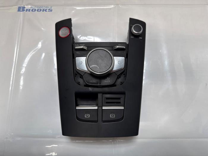 Gebruikte Bediening boordcomputer Audi S3 Limousine (8VM/8VS) 2.0 TFSI 16V Prijs € 50,00 Margeregeling aangeboden door Autobedrijf Brooks