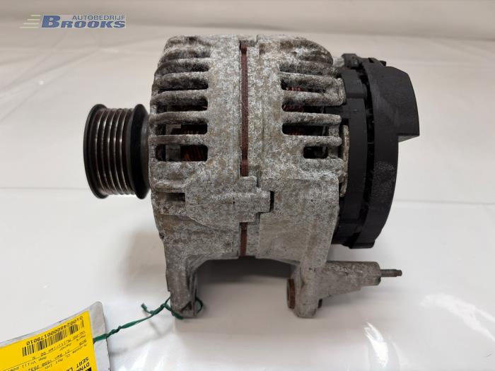 Gebruikte Dynamo Seat Leon (1M1) 1.6 16V Prijs € 20,00 Margeregeling aangeboden door Autobedrijf Brooks
