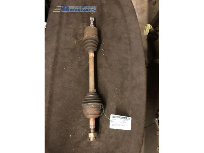 Gebruikte Aandrijfas links-voor Fiat Bravo (182A) 1.4 S,SX 12V Prijs € 10,00 Margeregeling aangeboden door Autobedrijf Brooks
