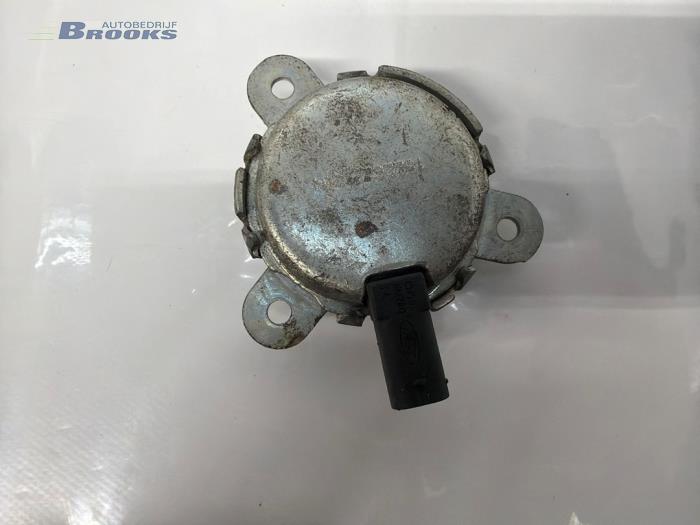 Gebruikte Nokkenas Sensor Ford Focus 3 Wagon 1.0 Ti-VCT EcoBoost 12V 125 Prijs € 15,00 Margeregeling aangeboden door Autobedrijf Brooks