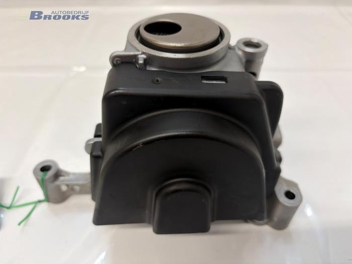 Gebruikte Oliepomp Ford Focus 3 Wagon 1.0 Ti-VCT EcoBoost 12V 125 Prijs € 40,00 Margeregeling aangeboden door Autobedrijf Brooks