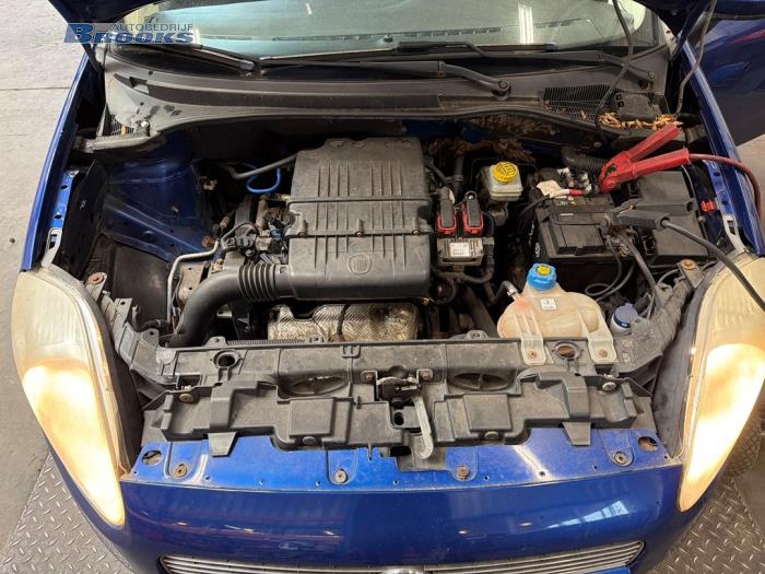 Gebruikte Paravan Fiat Grande Punto (199) 1.2 Prijs € 25,00 Margeregeling aangeboden door Autobedrijf Brooks