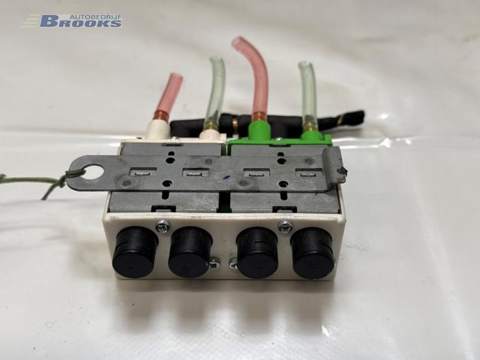 Gebruikte Diversen Landrover Range Rover IV (LG) 4.4 SDV8 32V Prijs € 25,00 Margeregeling aangeboden door Autobedrijf Brooks