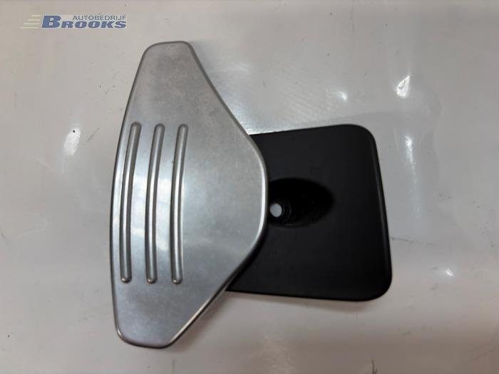 Gebruikte Schakelflipper set Landrover Range Rover IV (LG) 4.4 SDV8 32V Prijs € 50,00 Margeregeling aangeboden door Autobedrijf Brooks