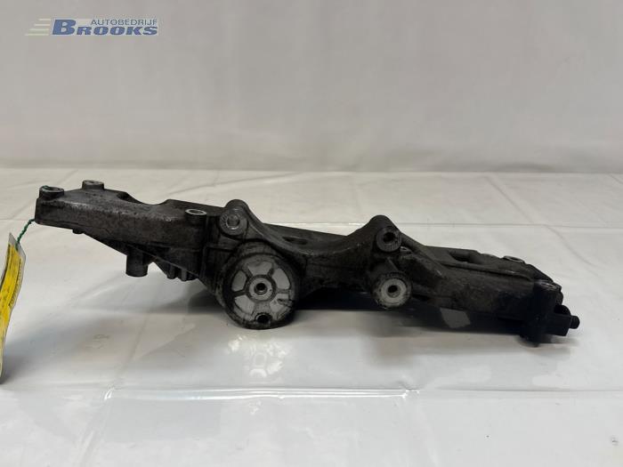 Gebruikte Dynamosteun boven Landrover Freelander II 2.2 td4 16V Prijs € 40,00 Margeregeling aangeboden door Autobedrijf Brooks