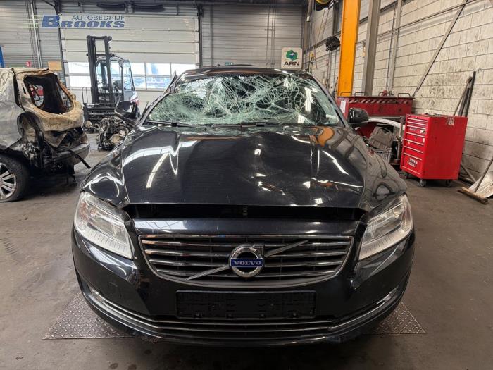 Gebruikte Aandrijfas rechts-voor Volvo V70 (BW) 1.6 DRIVe,D2 Prijs € 140,00 Margeregeling aangeboden door Autobedrijf Brooks