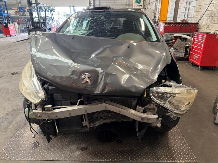 Gebruikte Tank element Pomp Peugeot 208 I (CA/CC/CK/CL) 1.4 16V Prijs € 15,00 Margeregeling aangeboden door Autobedrijf Brooks