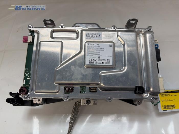 Gebruikte Boordcomputer Tesla Model 3 Long Range, Performance AWD Prijs € 600,00 Margeregeling aangeboden door Autobedrijf Brooks
