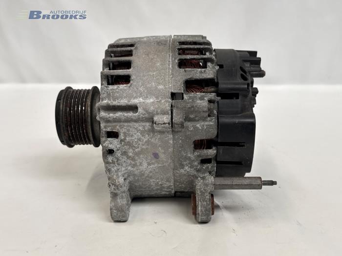 Gebruikte Alternator Volkswagen Golf VI (5K1) 1.6 TDI 16V Prijs € 40,00 Margeregeling aangeboden door Autobedrijf Brooks