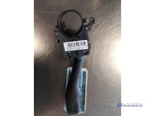 Gebruikte Knipperlicht Schakelaar Skoda Fabia (6Y2) 1.2 Prijs € 15,00 Margeregeling aangeboden door Autobedrijf Brooks