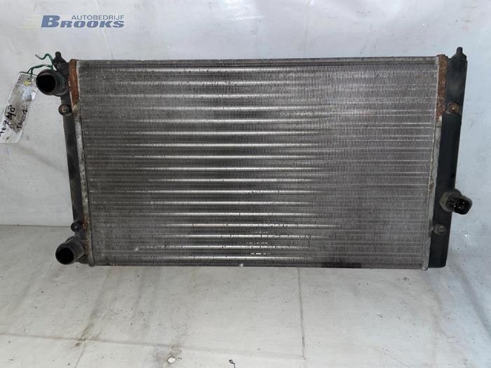 Gebruikte Radiateur Volkswagen Golf III Variant (1H5) 1.8 Prijs € 15,00 Margeregeling aangeboden door Autobedrijf Brooks