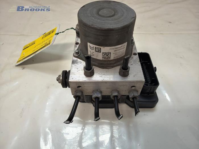 Gebruikte ABS Pomp Opel Crossland (X) 1.2 12V Prijs € 65,00 Margeregeling aangeboden door Autobedrijf Brooks