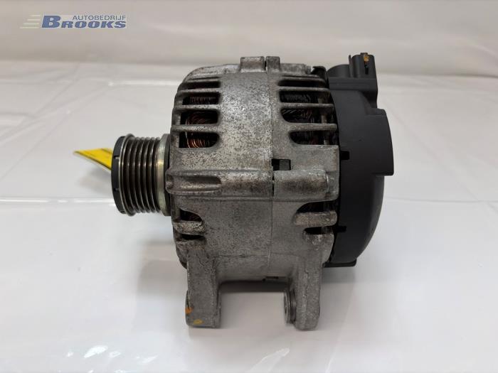 Gebruikte Dynamo Opel Crossland (X) 1.2 12V Prijs € 35,00 Margeregeling aangeboden door Autobedrijf Brooks