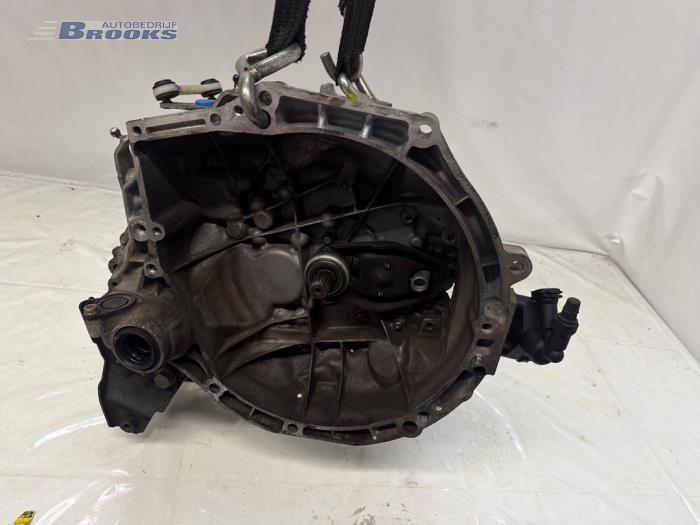 Gebruikte Versnellingsbak Opel Crossland (X) 1.2 12V Prijs € 550,00 Margeregeling aangeboden door Autobedrijf Brooks