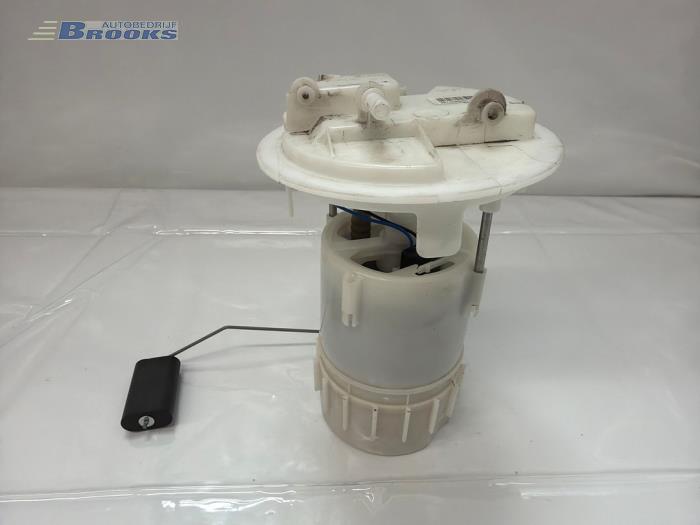 Gebruikte Tank element Pomp Opel Crossland (X) 1.2 12V Prijs € 15,00 Margeregeling aangeboden door Autobedrijf Brooks