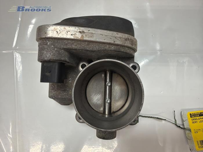 Gebruikte Gasklephuis Seat Leon (1M1) 1.6 16V Prijs € 20,00 Margeregeling aangeboden door Autobedrijf Brooks