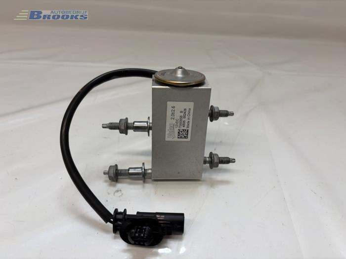 Gebruikte Airco expansieklep Peugeot 208 II (UB/UH/UP) e-208 50 kWh Prijs € 20,00 Margeregeling aangeboden door Autobedrijf Brooks