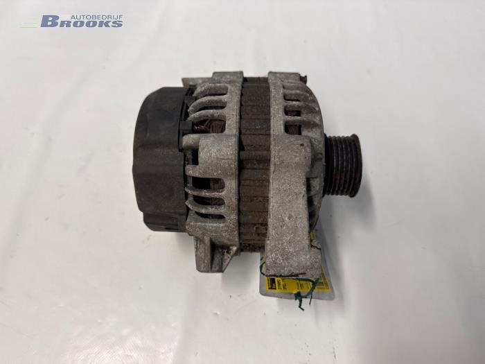 Gebruikte Dynamo Opel Frontera Mk.II 2.2i 16V Prijs € 30,00 Margeregeling aangeboden door Autobedrijf Brooks