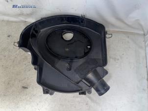 Gebruikte Luchtfilterhuis Dacia Sandero I (BS) 1.6 Prijs € 15,00 Margeregeling aangeboden door Autobedrijf Brooks