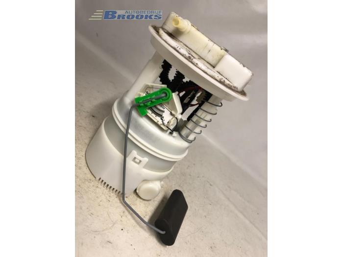 Gebruikte Tank element Pomp Dacia Sandero I (BS) 1.6 Prijs € 20,00 Margeregeling aangeboden door Autobedrijf Brooks