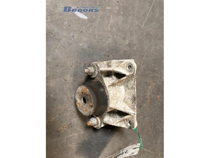 Gebruikte Versnellingsbak Steun Renault Megane Break/Grandtour (KA) 1.9 dTi Prijs € 10,00 Margeregeling aangeboden door Autobedrijf Brooks