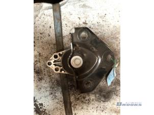 Gebruikte Motorrubber Ford Fiesta 5 (JD/JH) 1.4 16V Prijs € 25,00 Margeregeling aangeboden door Autobedrijf Brooks